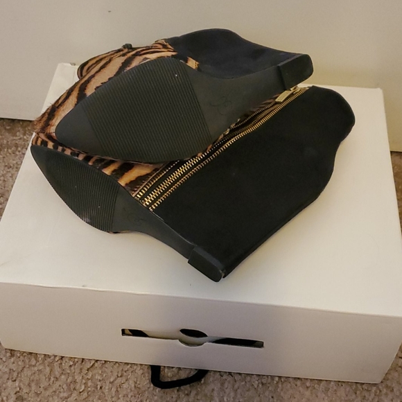 Booties - Picture 5 of 7